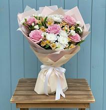 Букет цветов из:  Гвоздики, Орхидеи и Розы в Глаголево