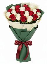 Букет Микс из красных и белых роз в Глаголево