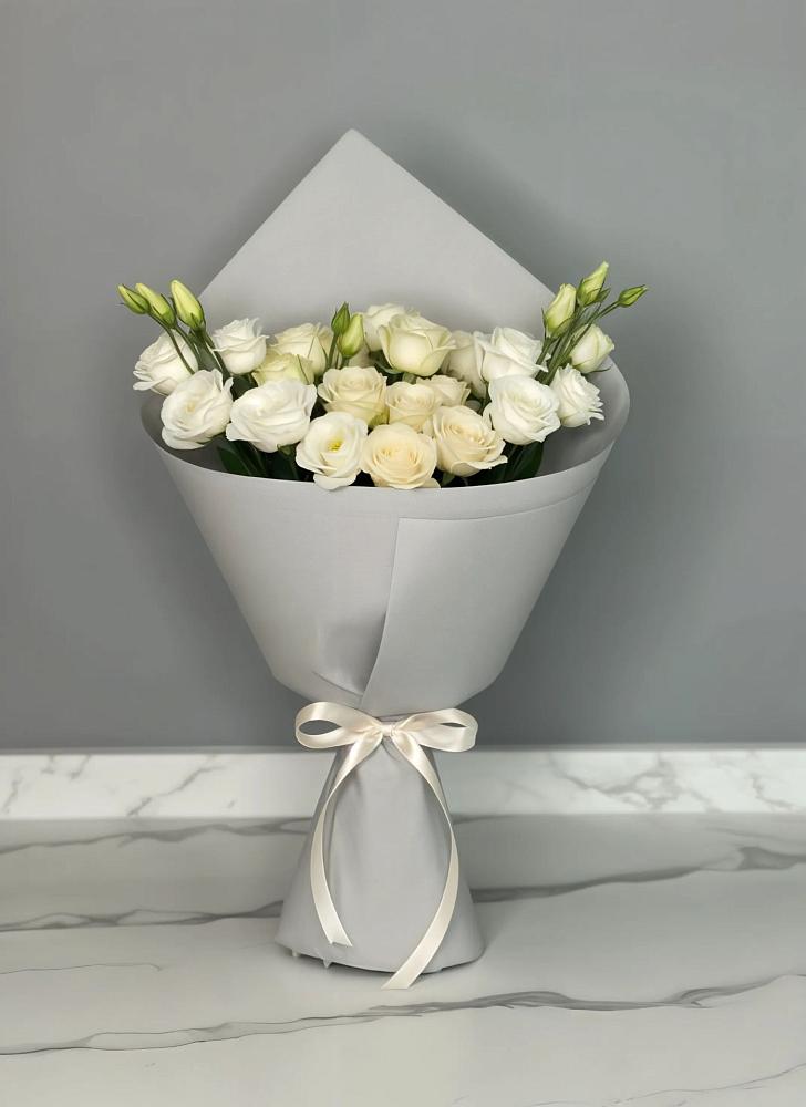 Букет цветов из: Розы и Лизиантусы в Глаголево