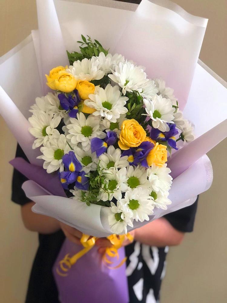 Букет цветов из: Ирисы, Хризантемы и Розы в Глаголево