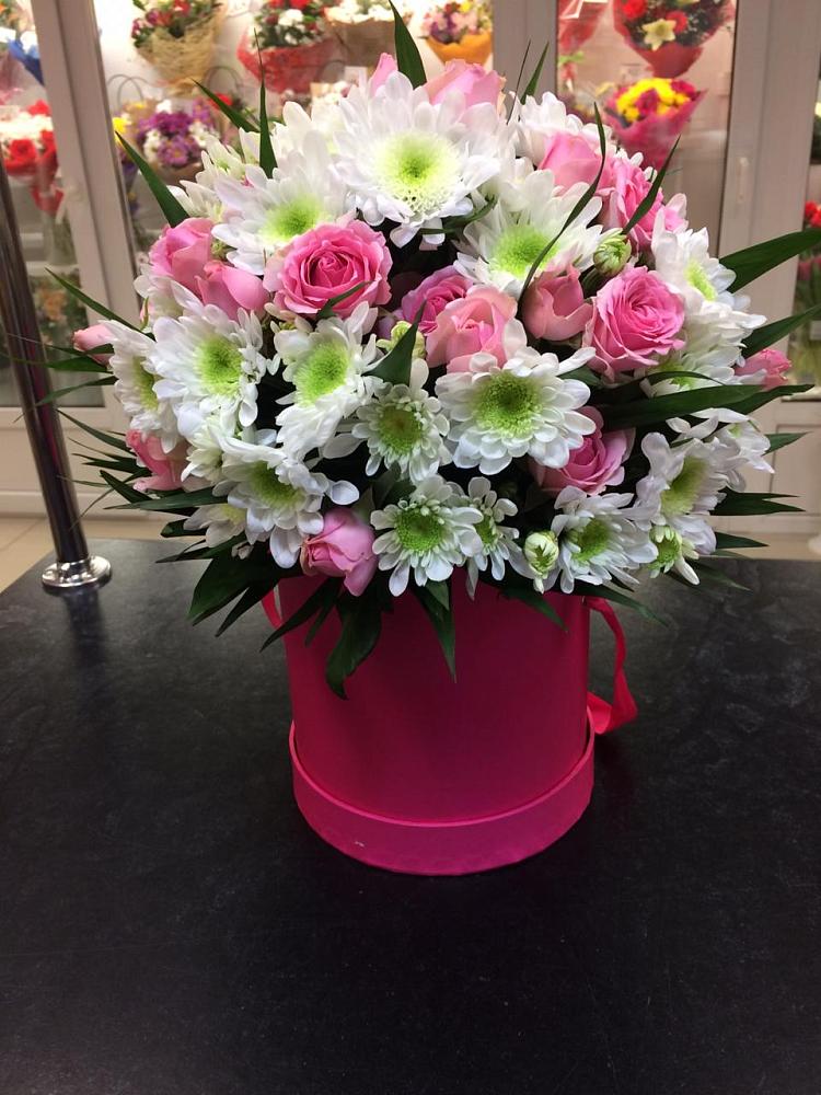 Цветочная композиция из Розы и Хризантемы в шляпной коробке в Глаголево