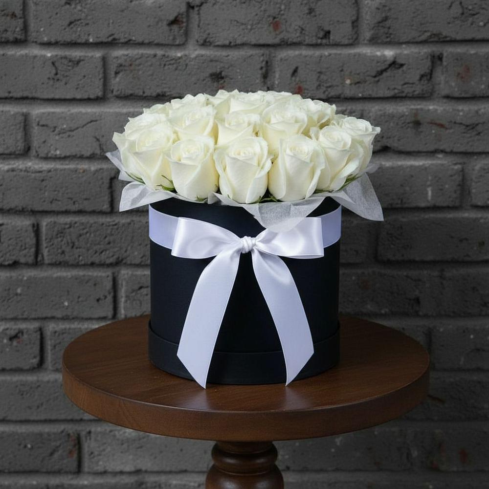 Цветочная композиция из Розы в шляпной коробке в Глаголево