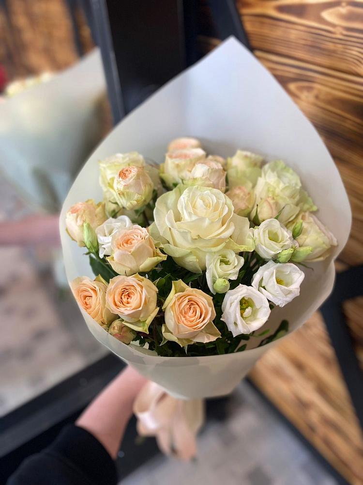 Букет цветов из: Розы и Лизиантусы в Глаголево